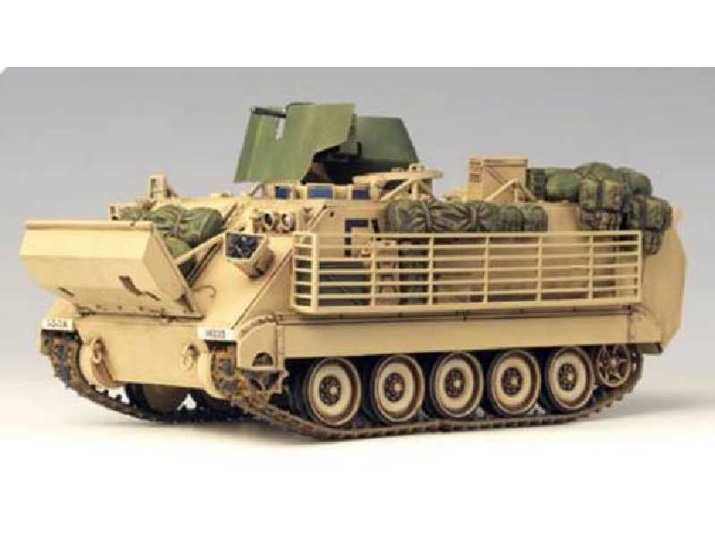 M113A3 (Irak 2003) z wnętrzem! - zdjęcie 1 M113A3 (Irak 2003) z wnętrzem! - zdjęcie 1