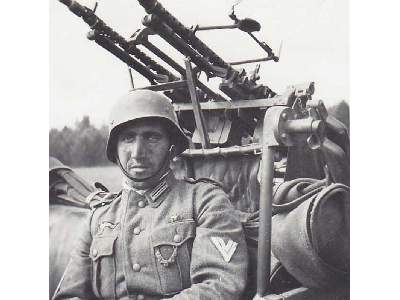 Model: Kfz.4 Truppenluftschutzkraftwagen - A.A. motor vehicle - zdjęcie 19