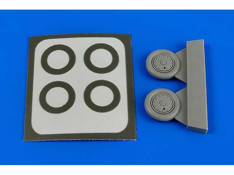 I-153 wheels & paint masks - ICM - zdjęcie 1 I-153 wheels & paint masks - ICM - zdjęcie 1