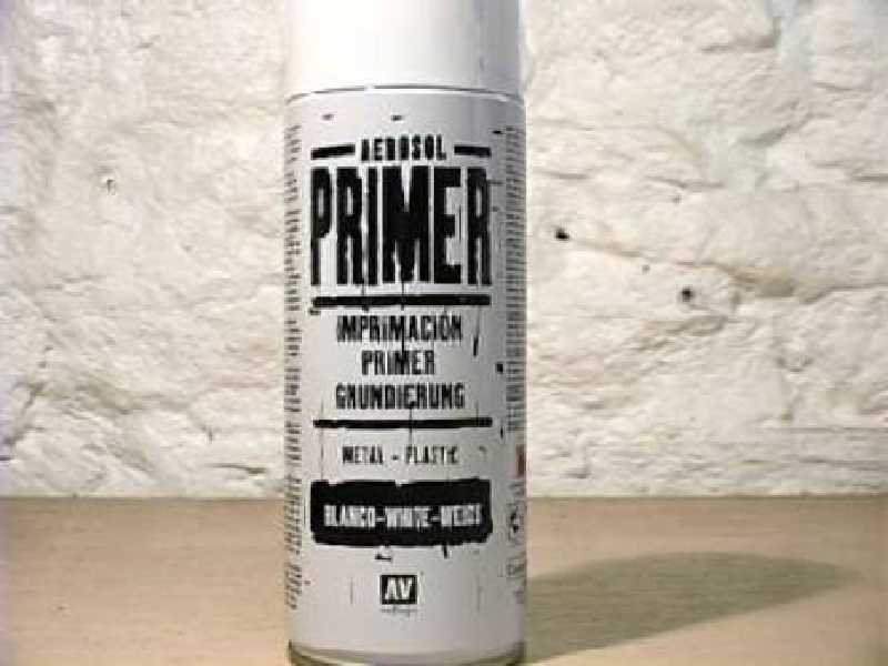 Biały podkład - spray - zdjęcie 1 Biały podkład - spray - zdjęcie 1