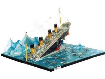 Titanic  makieta tonącego statku - zdjęcie 2