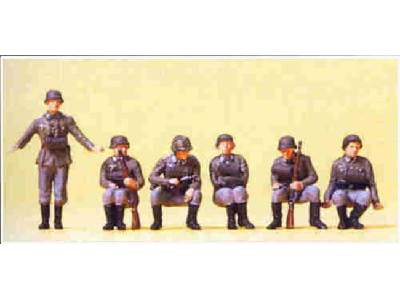 Figurki niemieckich żołnierzy siedzących - 1939-45 - zdjęcie 1