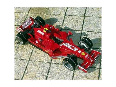 FERRARI F.2007 samochód Formuły 1 z 2007 roku - zdjęcie 2