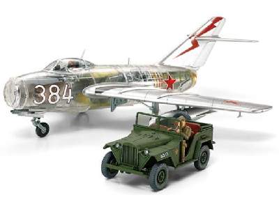 MiG 15 bis (przeźroczysty kadłub) + GAZ-67B z kierowcą - zdjęcie 1