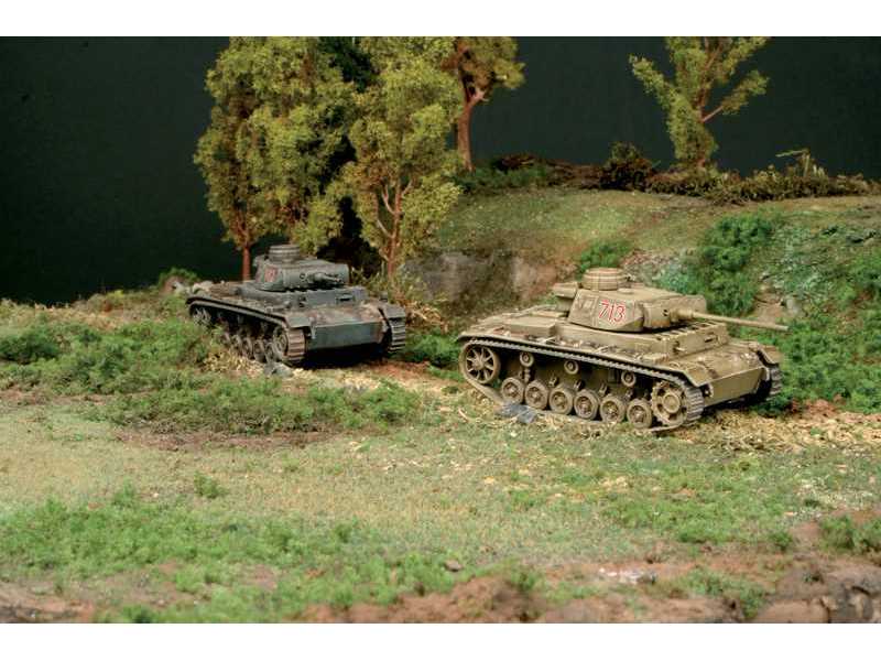 Pz. Kpfw. III Ausf. J - 2 modele do szybkiego złożenia - zdjęcie 1 Pz. Kpfw. III Ausf. J - 2 modele do szybkiego złożenia - zdjęcie 1