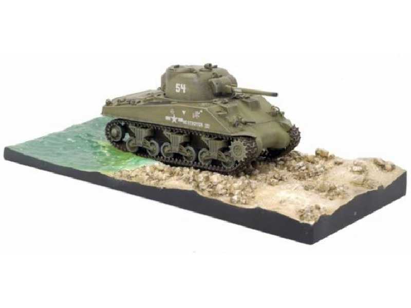 Sherman M4A2 w/Diorama Base, M4A2 Co.D - zdjęcie 1 Sherman M4A2 w/Diorama Base, M4A2 Co.D - zdjęcie 1