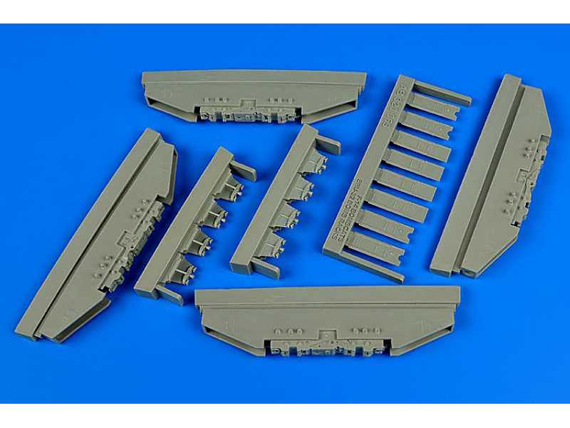 BRU-32 bomb racks for F-14 Bombcat - zdjęcie 1 BRU-32 bomb racks for F-14 Bombcat - zdjęcie 1