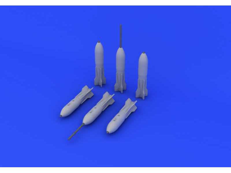 M117 bombs late 1/72 - zdjęcie 1 M117 bombs late 1/72 - zdjęcie 1