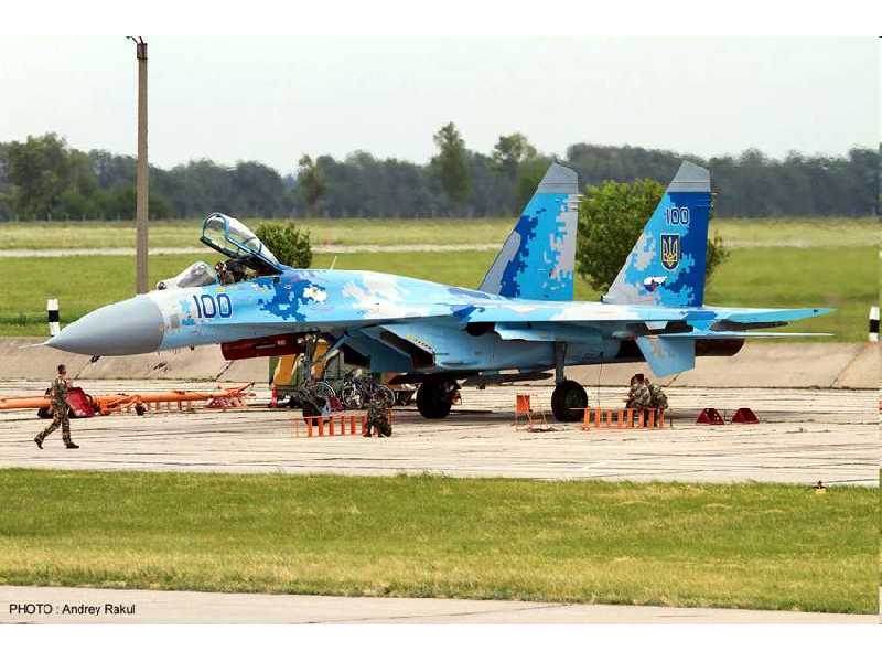 Su-27 Flanker Ukrainian Air Force Digi Camo Limited Edition - zdjęcie 1 Su-27 Flanker Ukrainian Air Force Digi Camo Limited Edition - zdjęcie 1