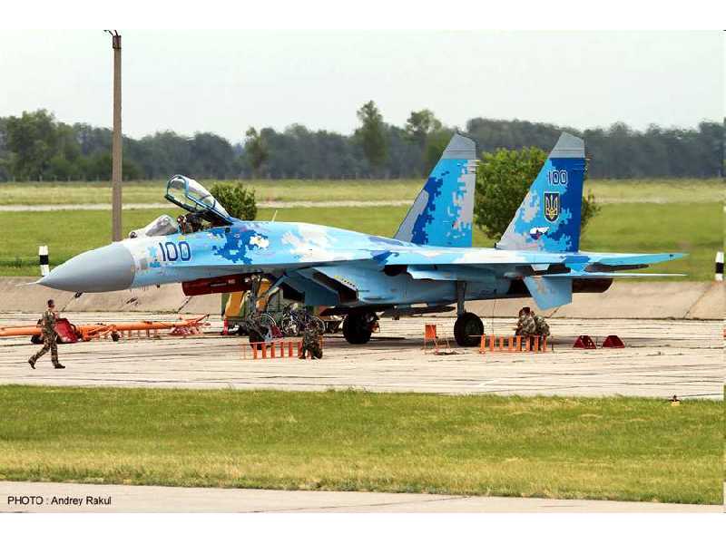 Su-27 Flanker Ukrainian Air Force Digi Camo Limited Edition - zdjęcie 1