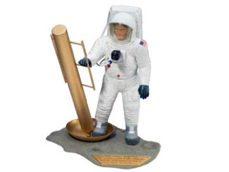 Apollo: Astronauta na księżycu - zdjęcie 1 Apollo: Astronauta na księżycu - zdjęcie 1