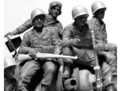 Amerykańscy spadachroniarze i brytyjscy czołgiści - Francja 1944 - zdjęcie 13
