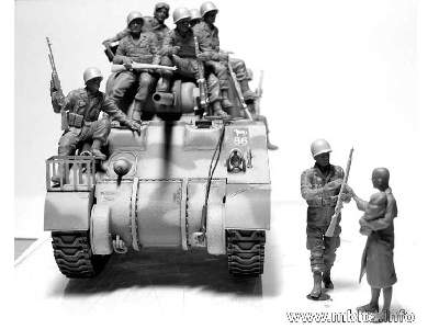 Amerykańscy spadachroniarze i brytyjscy czołgiści - Francja 1944 - zdjęcie 18