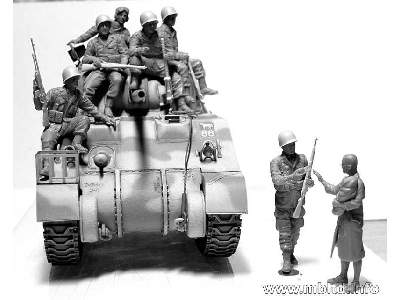 Amerykańscy spadachroniarze i brytyjscy czołgiści - Francja 1944 - zdjęcie 20