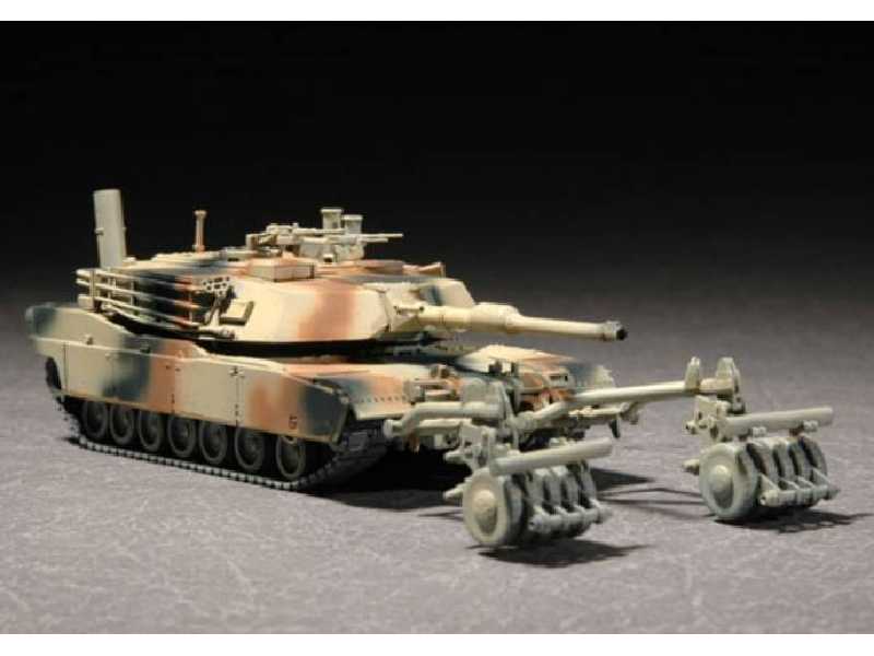 M1A1 Abrams z tarczowym trałem przeciwminowym - zdjęcie 1 M1A1 Abrams z tarczowym trałem przeciwminowym - zdjęcie 1
