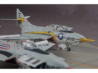 Grumman F9F-8 & F9F-8P - zdjęcie 14