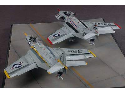 Grumman F9F-8 & F9F-8P - zdjęcie 20