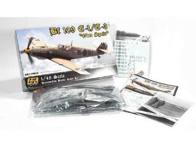 Bf109e/E3 Over Spain Fighter (Plastic Kit) - zdjęcie 5