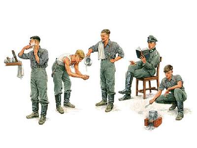 Figurki Niemieccy żołnierze - odpoczynek - zdjęcie 1