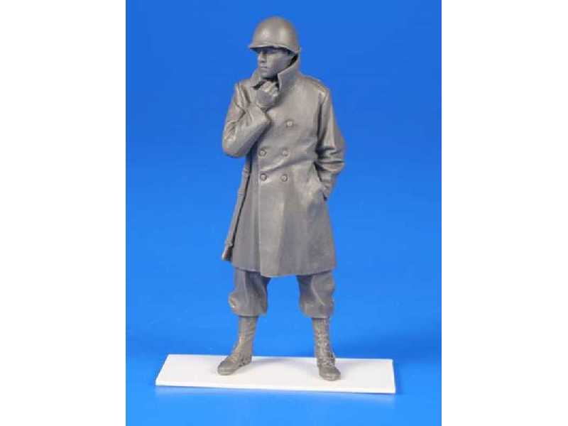 US WW II Soldier w/winter coat and an M1 rifle - Belgium 1944 - zdjęcie 1 US WW II Soldier w/winter coat and an M1 rifle - Belgium 1944 - zdjęcie 1
