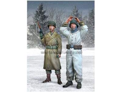 Hands up! - U.S. Infantryman &amp; German POW - Ardennes 1944 - zdjęcie 1