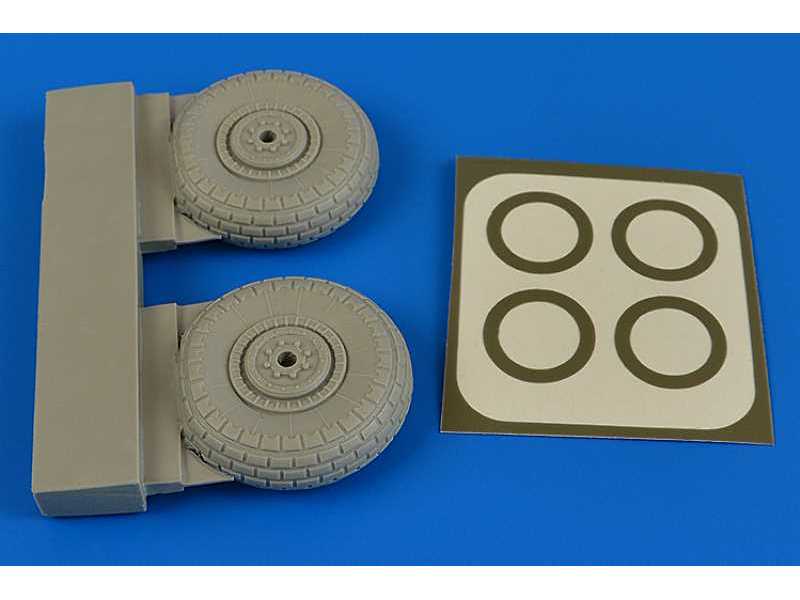 Il-2m3 wheels & paint masks - zdjęcie 1 Il-2m3 wheels & paint masks - zdjęcie 1