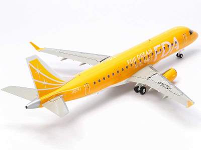 Fuji Dream Airlines Embraer 175 - zdjęcie 3