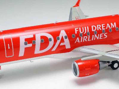 Fuji Dream Airlines Embraer 175 - zdjęcie 5