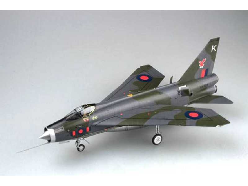 Myśliwiec English Electric (BAC) Lightning F.2A/F.6 - zdjęcie 1 Myśliwiec English Electric (BAC) Lightning F.2A/F.6 - zdjęcie 1