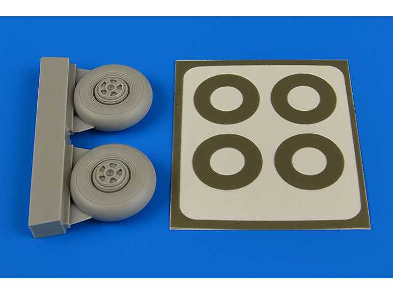 Beaufighter wheels (five spoke) & paint masks - Airfix - zdjęcie 1 Beaufighter wheels (five spoke) & paint masks - Airfix - zdjęcie 1