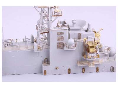 USS Iwo Jima LHD-7 pt.3 superstructure 1/350 - Trumpeter - zdjęcie 16