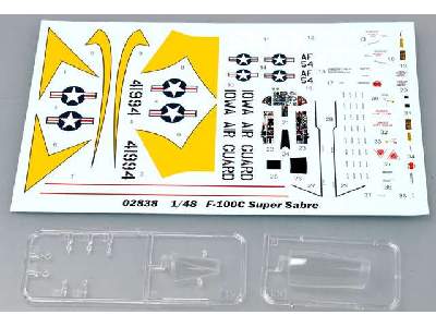 Myśliwiec F-100C Super Sabre - zdjęcie 2