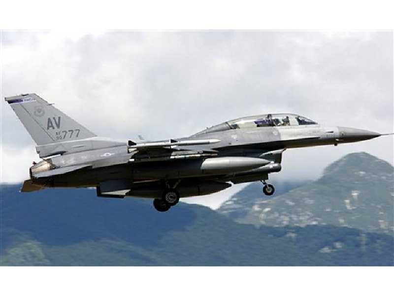 F-16 DG/DJ Fighting Falcon - zdjęcie 1 F-16 DG/DJ Fighting Falcon - zdjęcie 1