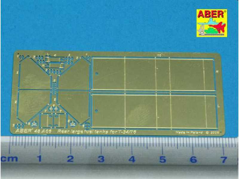 Tylne duże zbiorniki paliwa do T-34/76 - el. fototrawione - zdjęcie 1