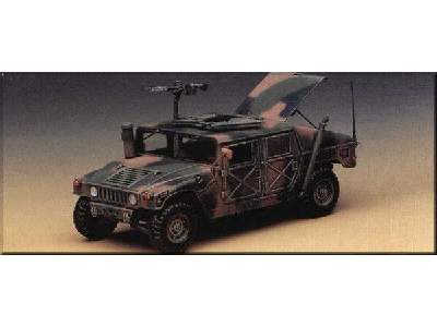 M-1025 Armored Carrier - samochód amerykański - zdjęcie 1