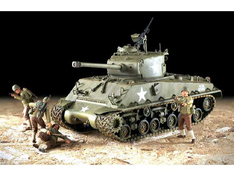 M4A3E8 Sherman "Easy Eight" - czołg amerykański - zdjęcie 1 M4A3E8 Sherman "Easy Eight" - czołg amerykański - zdjęcie 1