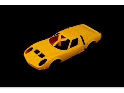 Lamborghini Miura z farbami i klejem - zdjęcie 8