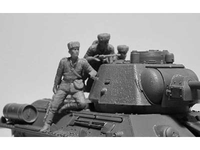 T-34-76 czołg radziecki z figurkami - zdjęcie 8