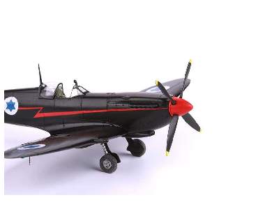 Spitfire Mk.IX - piloci czechosłowaccy - Nasi se vraceji  - zdjęcie 57