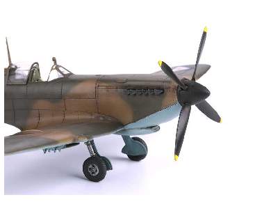 Spitfire Mk.IX - piloci czechosłowaccy - Nasi se vraceji  - zdjęcie 70