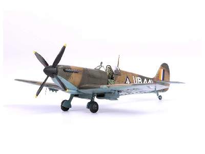 Spitfire Mk.IX - piloci czechosłowaccy - Nasi se vraceji  - zdjęcie 77