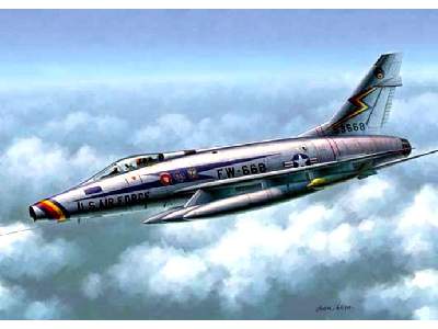 Myśliwiec F-100D Super Sabre - zdjęcie 1