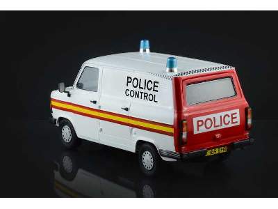 Ford Transit - policja brytyjska - zdjęcie 5