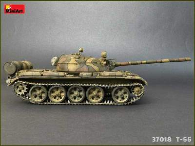 T-55 model 1963 radziecki średni czołg - z wnętrzem  - zdjęcie 12