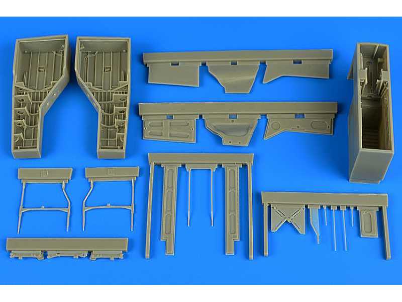 T-28 Trojan wheel bay - Kitty Hawk - zdjęcie 1