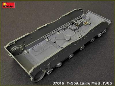 T-55A model 1965 wczesna produkcja - z wnętrzem  - zdjęcie 93