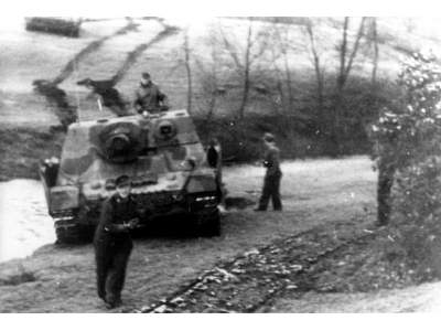 Sturmtiger And Sturmpanzer In Combat - zdjęcie 15