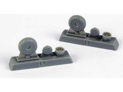 P-40 Wheels Diamond Tread   Special Hobby - zdjęcie 1