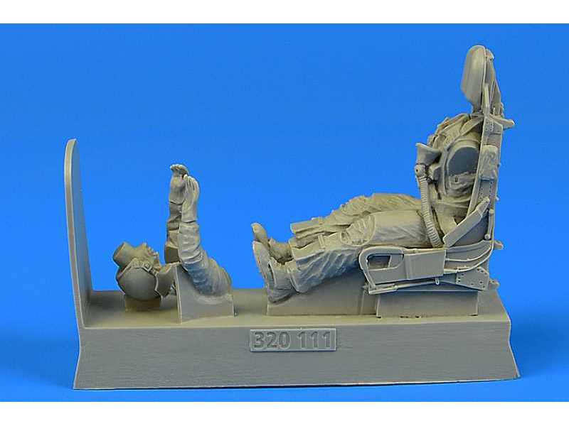 USAF Pilot for F-100 with ejection seat - Trumpeter - zdjęcie 1 USAF Pilot for F-100 with ejection seat - Trumpeter - zdjęcie 1