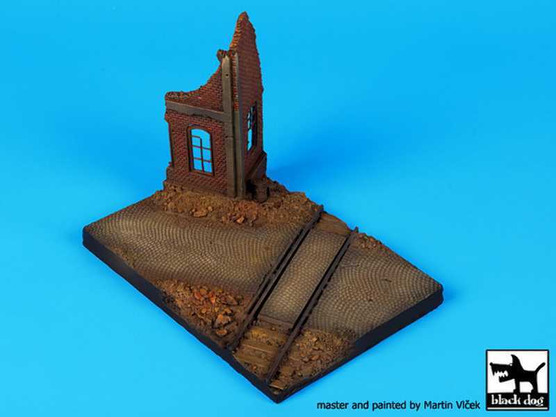 Ruined House With Railway Crossing Base - zdjęcie 1 Ruined House With Railway Crossing Base - zdjęcie 1